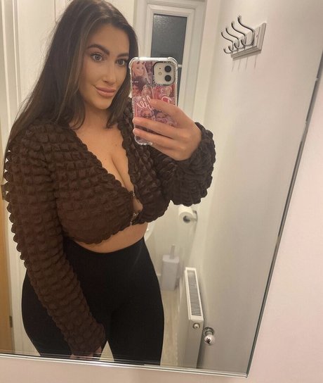 Kirstie V model naked gallery