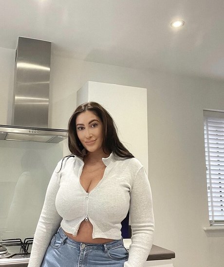 Kirstie V model adult image