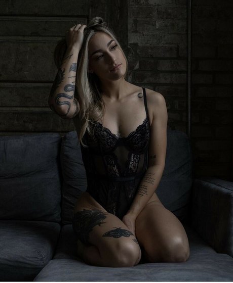 emster97 sexy model picture