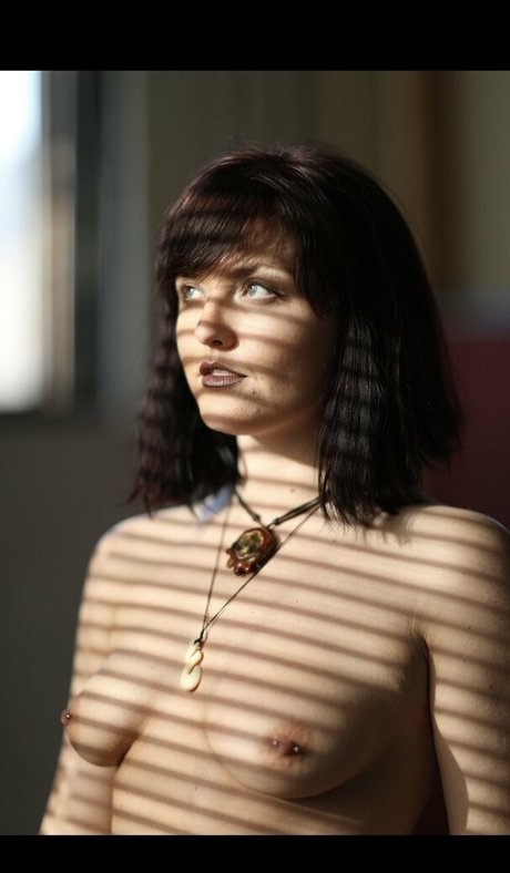 missundercoverthang beautiful model image