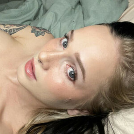 Emma Weaver star naked galleries