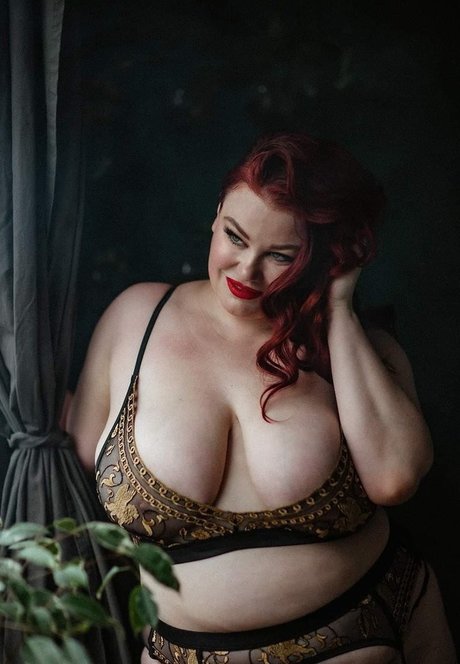 Ruby Roxx adult model img