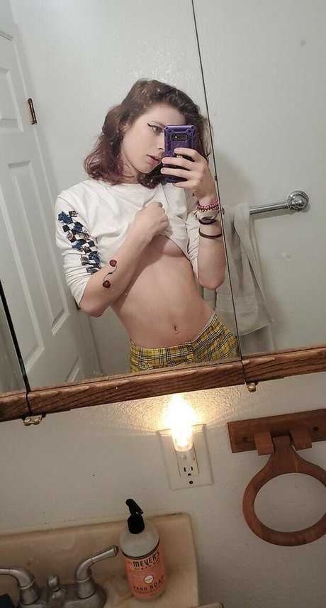 RainieBun model erotic pics