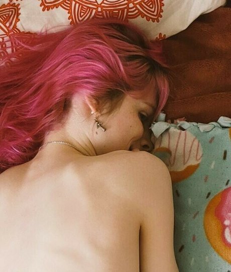 RainieBun erotic actress pic