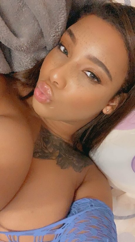 raynellemariah star nice picture