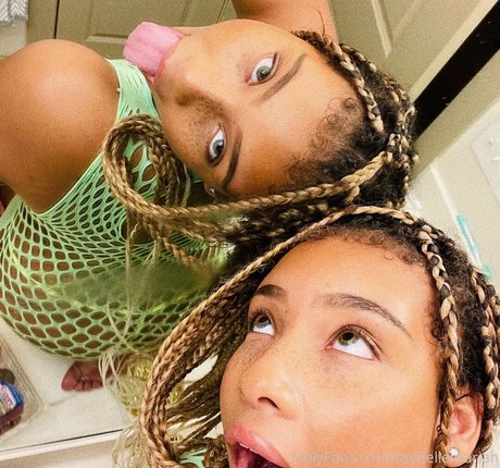 raynellemariah xxx star image