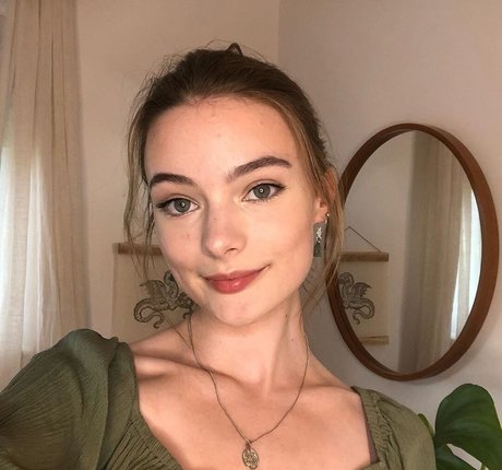 Delicate ASMR profile pic