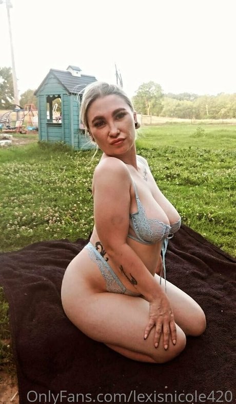 lexisnicole420 top model img