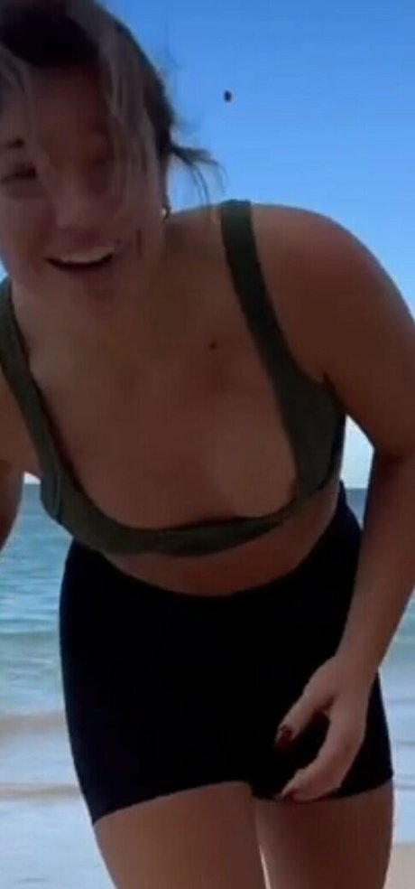 Tabitha Swatosh naked star pic