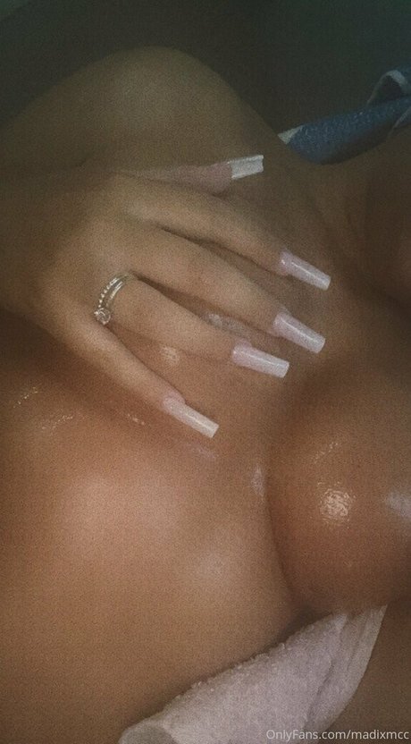 madixmcc model nude image