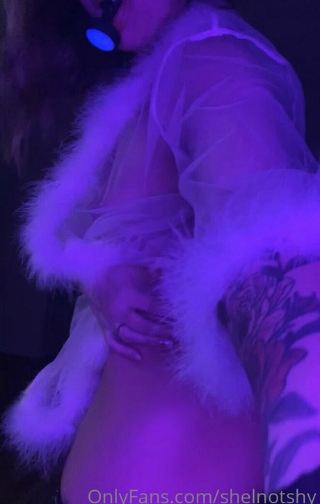 shelnotshy pornstar sexy image