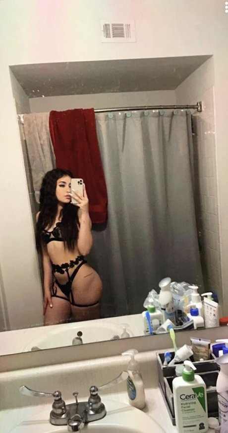 Sarah Urby sexy actress photo