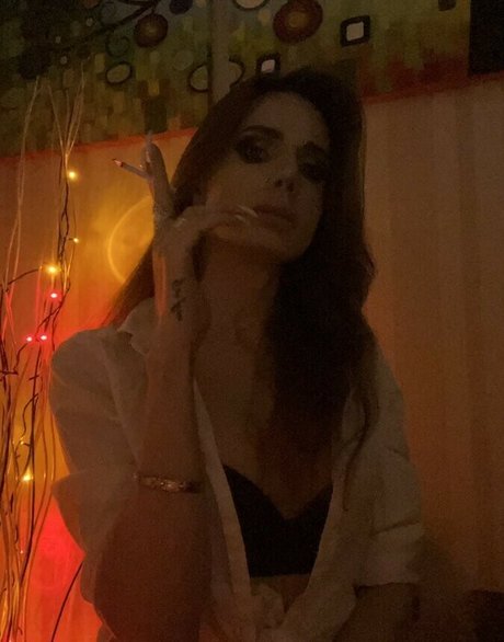 Foxyirene nice actress photo