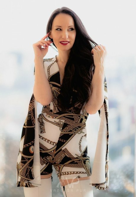 Miss Vanessa Pur star art gallery