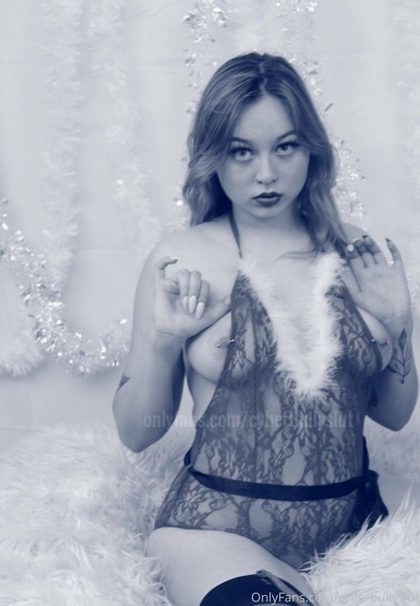 cyberbullyslut star pretty photo