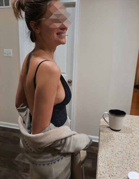 Tiny And Tan porn model pictures