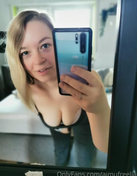 aimufreelia erotic star pic