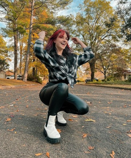 Sarah Lynne Marie thumbnail