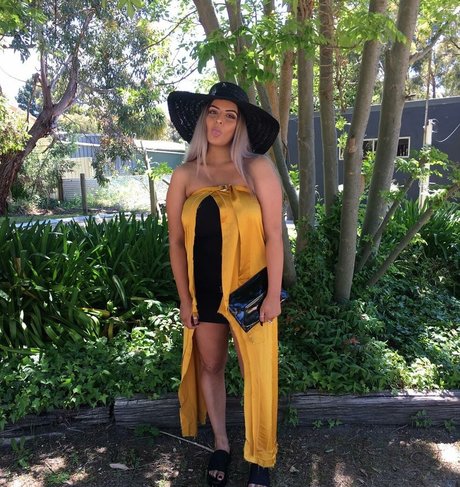 Chloe C sexy actress pics