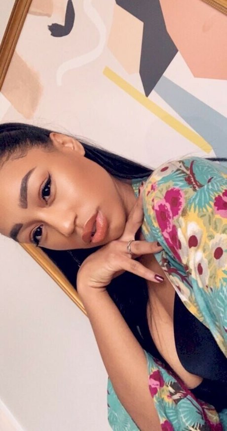 Nia Simone perfect model pictures