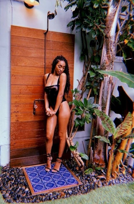 Nia Simone nudes model pics