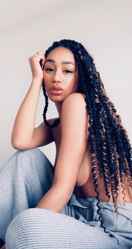 Nia Simone free model images