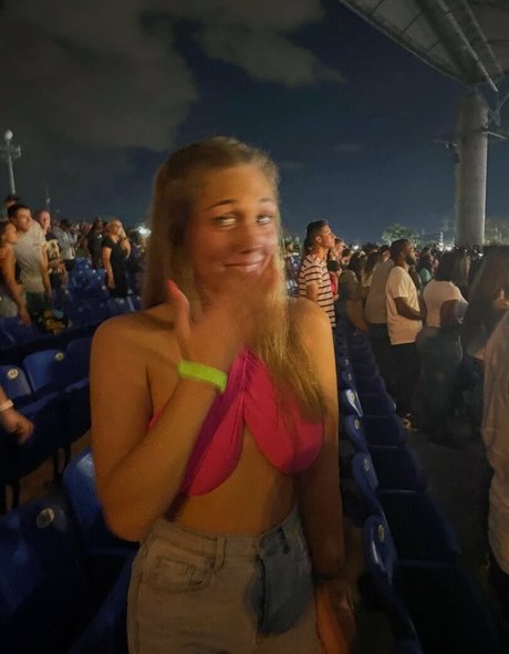 Makenna Adams star adult pics