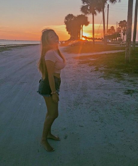 Makenna Adams porn model img