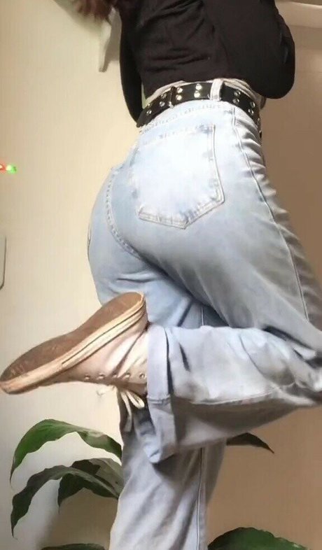 Victoria Ribeiro star naked pic