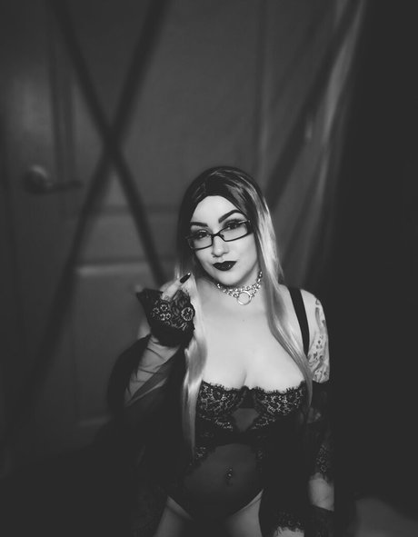 mclovinnteases erotic actress gallery