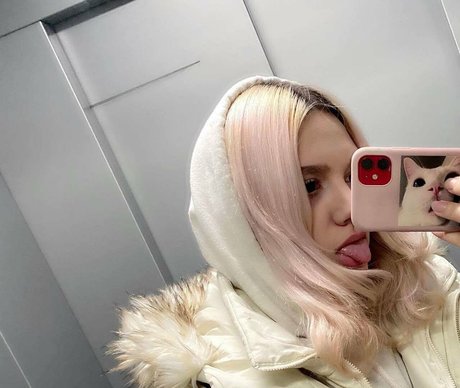 milena pretty pornstar nude img