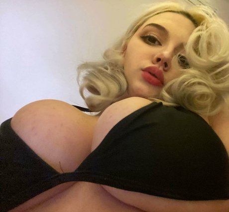 milena pretty pornstar beautiful pic