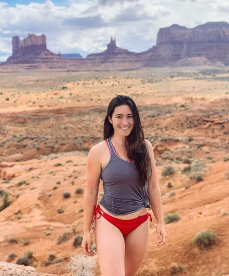 Nikki Delventhal pretty model photos