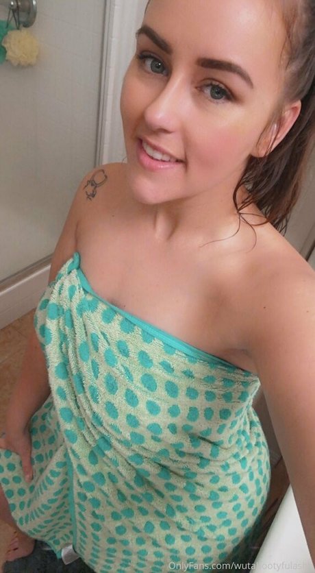 wutabootyfulashh sexy pornstar pics