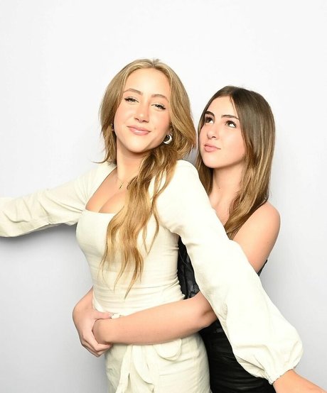 Ava Kolker model nudes images