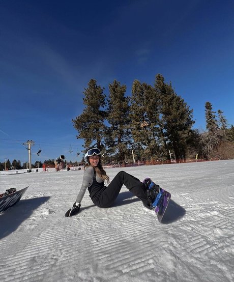 Ava Kolker adult model photos