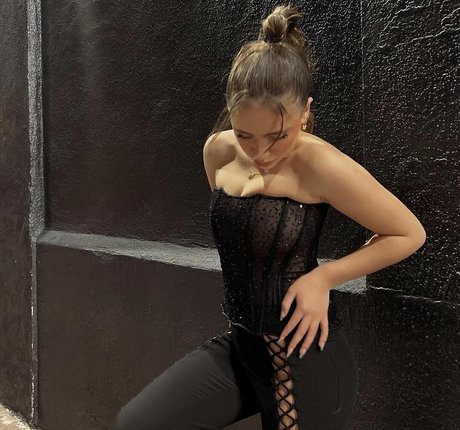 Ava Kolker model free image