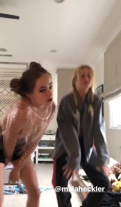 Ava Cooper naked model gallery