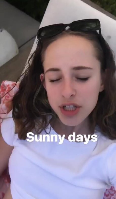 Ava Cooper top star img