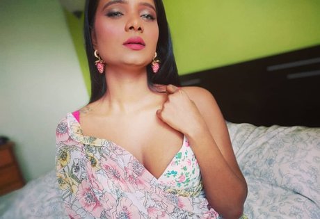 Resha Antony nudes model pics