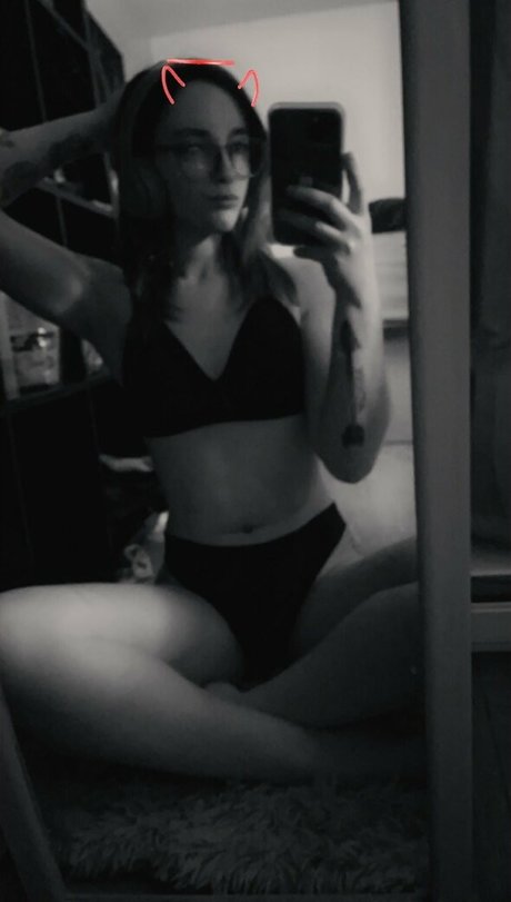 miniloupxxx naked actress galleries