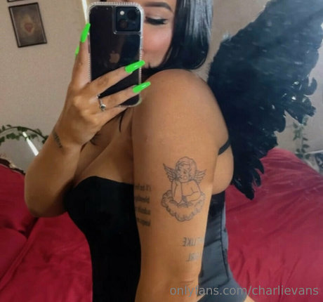 Charli Evans pretty star img