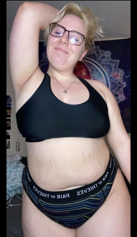 Manic Stoner sexy actress pics