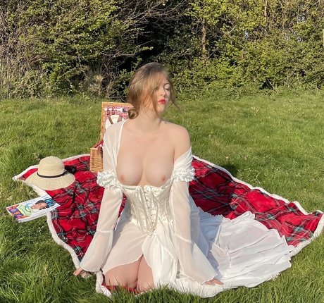 Amber Farndon model pretty archive