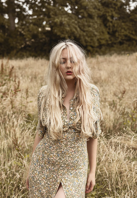 Amber Farndon beautiful actress image