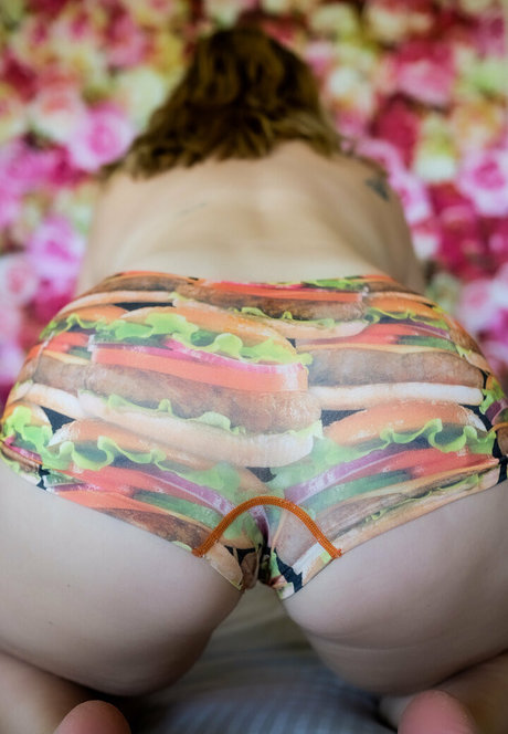 sarahtheslutfree art model pics