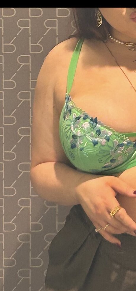 Holyhollyphoebe pornstar high quality photos