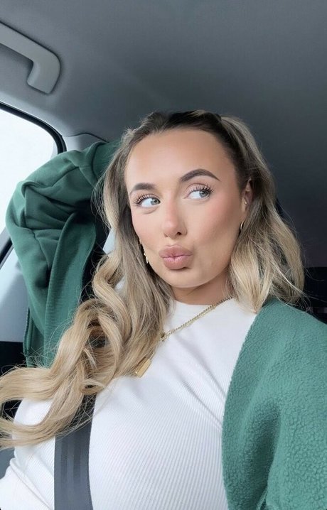 Millie Court pornstar hot photo