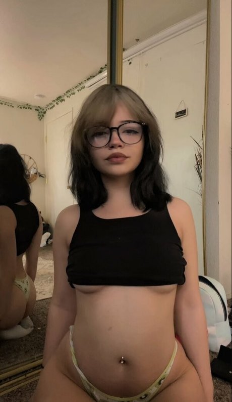 Eleyeesay nude pornstar pics