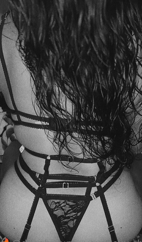 danah curvy sexy star pics